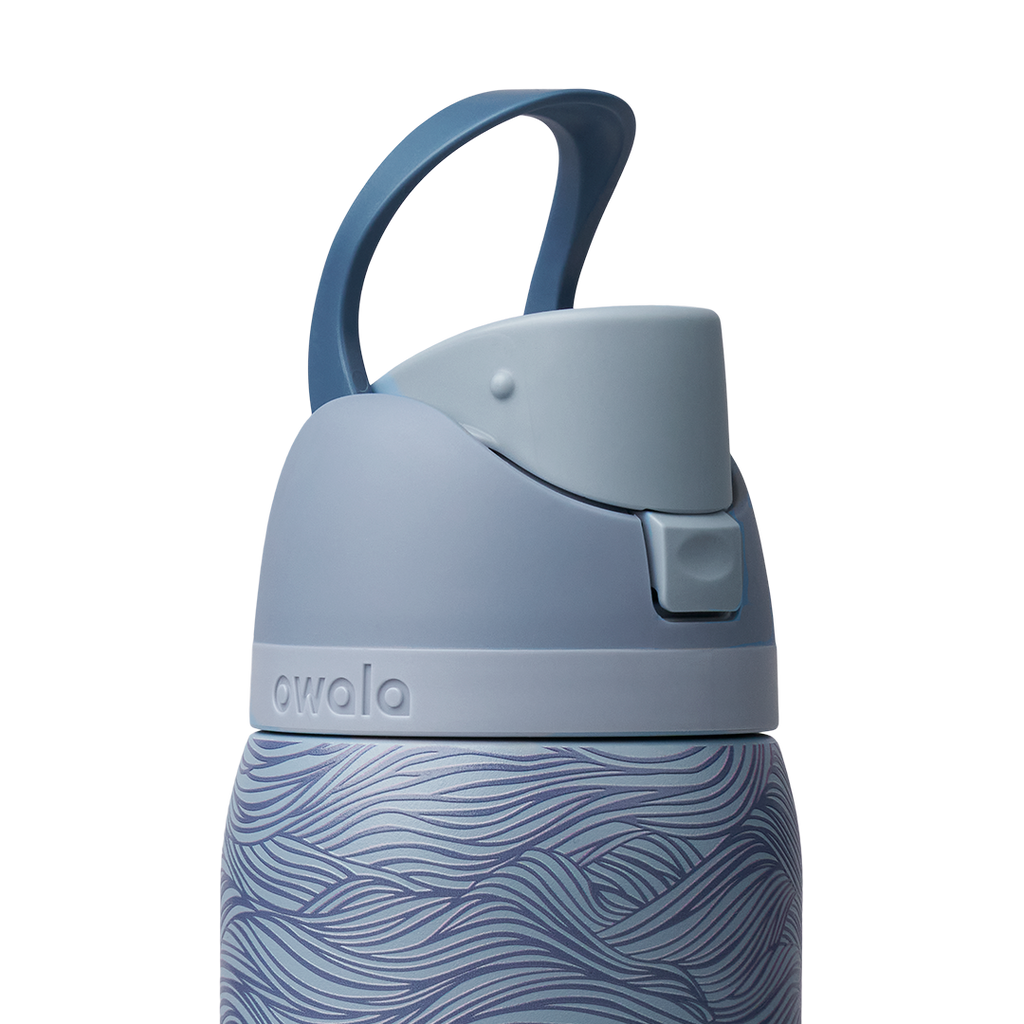 Owala FreeSip 32oz, slate blue body with embossed wave texture, lighter blue-gray lid with darker blue carry loop raised